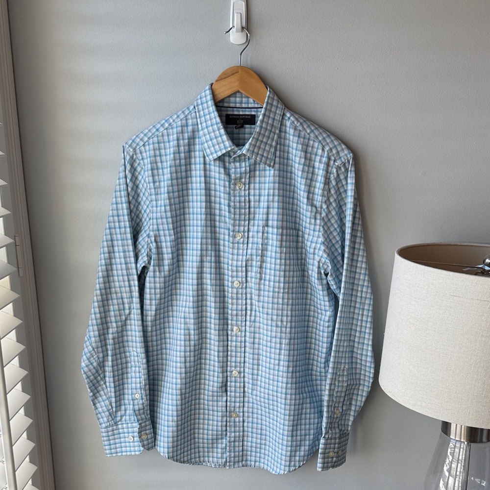 Banana Republic Slim Fit Non-Iron‎ Blue and White Dress Shirt - Picture 2 of 7